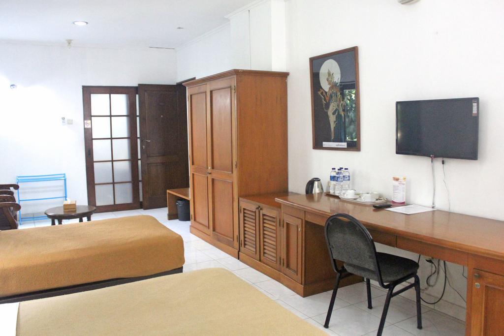 Hotel Winotosastro Garden Yogyakarta Exterior foto